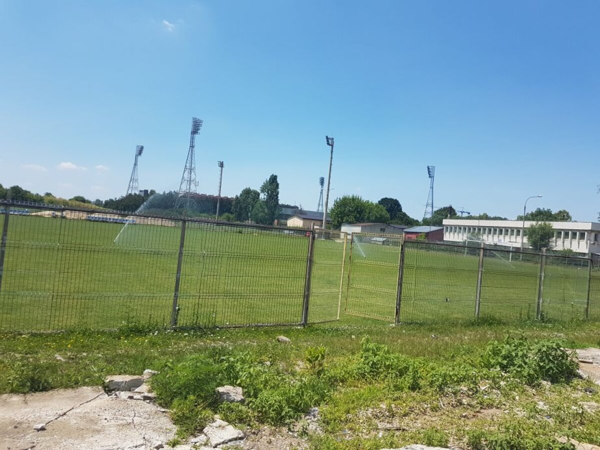 FOTO EXCLUSIV Pregătiri pentru Liga a 4-a! CSA Steaua pune la punct stadionul pe care urmează să joace