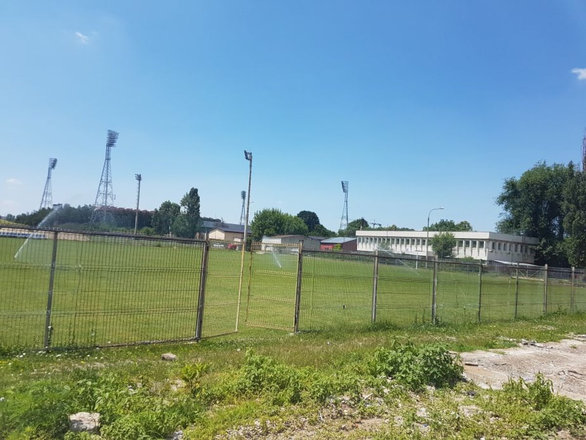 FOTO EXCLUSIV Pregătiri pentru Liga a 4-a! CSA Steaua pune la punct stadionul pe care urmează să joace