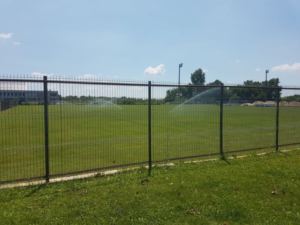 FOTO EXCLUSIV Pregătiri pentru Liga a 4-a! CSA Steaua pune la punct stadionul pe care urmează să joace