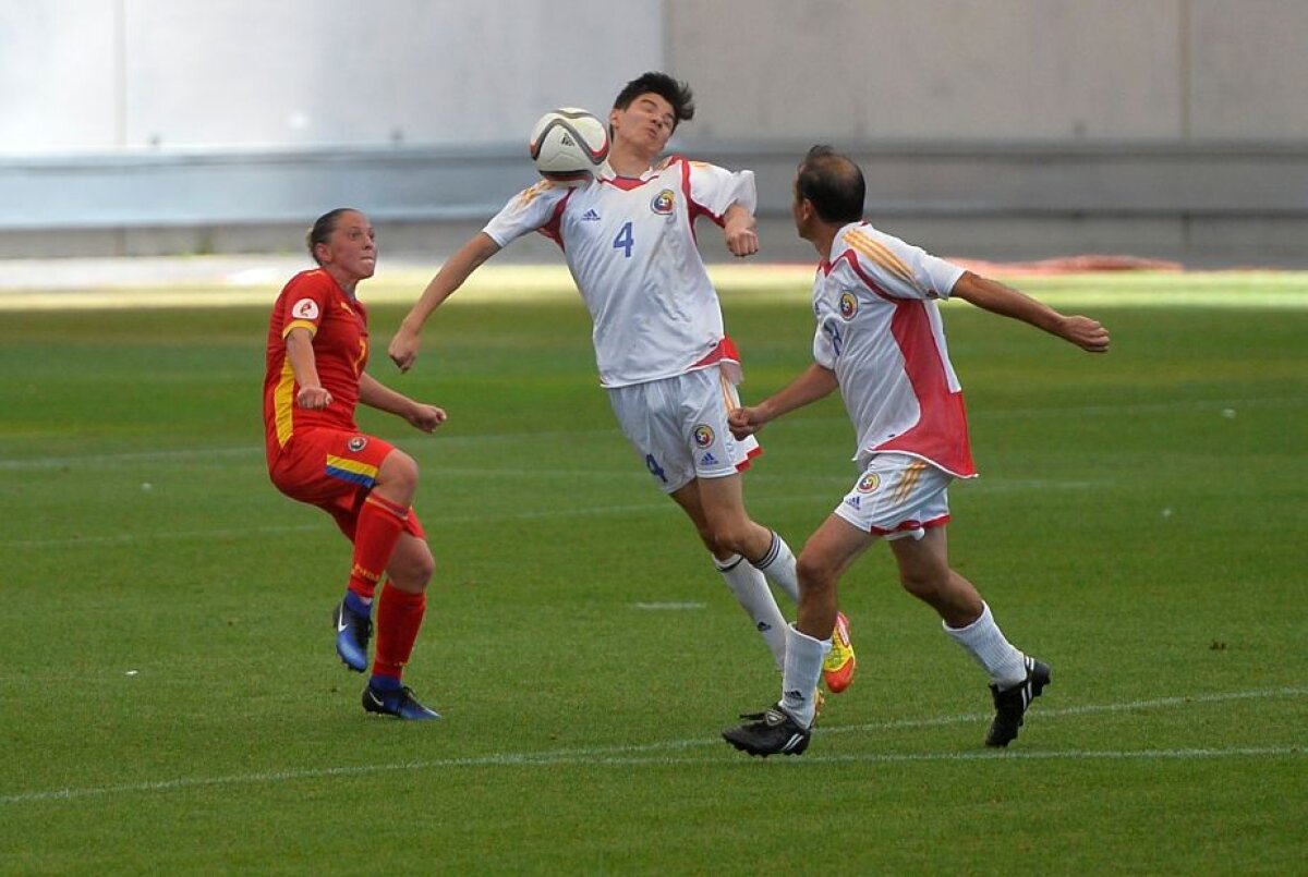 FOTO Naționala feminină de fotbal a jucat un meci cu selecționata Ministerului Afacerilor Externe