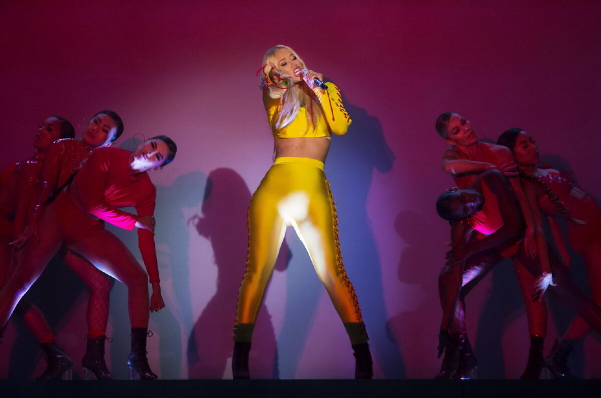GALERIE FOTO Iggy Azalea şi-a înnebunit fanii la un concert! A purtat o ţinută demenţială!