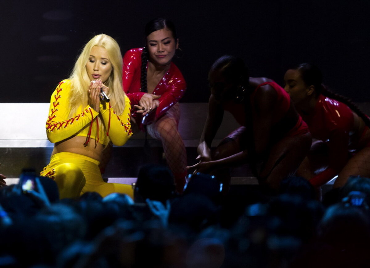 GALERIE FOTO Iggy Azalea şi-a înnebunit fanii la un concert! A purtat o ţinută demenţială!