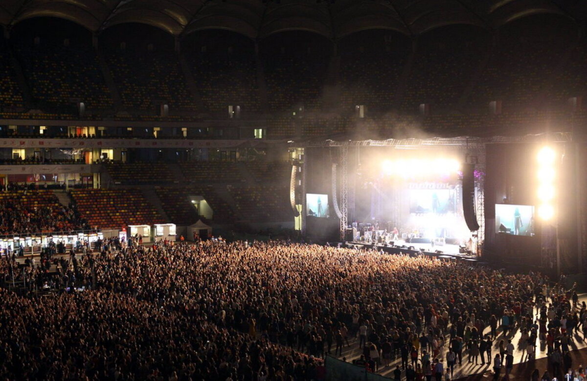 EXCLUSIV / FOTO Avarii pe Arena Națională, după concertul Kings of Leon! Meciurile se joacă pe teren redus