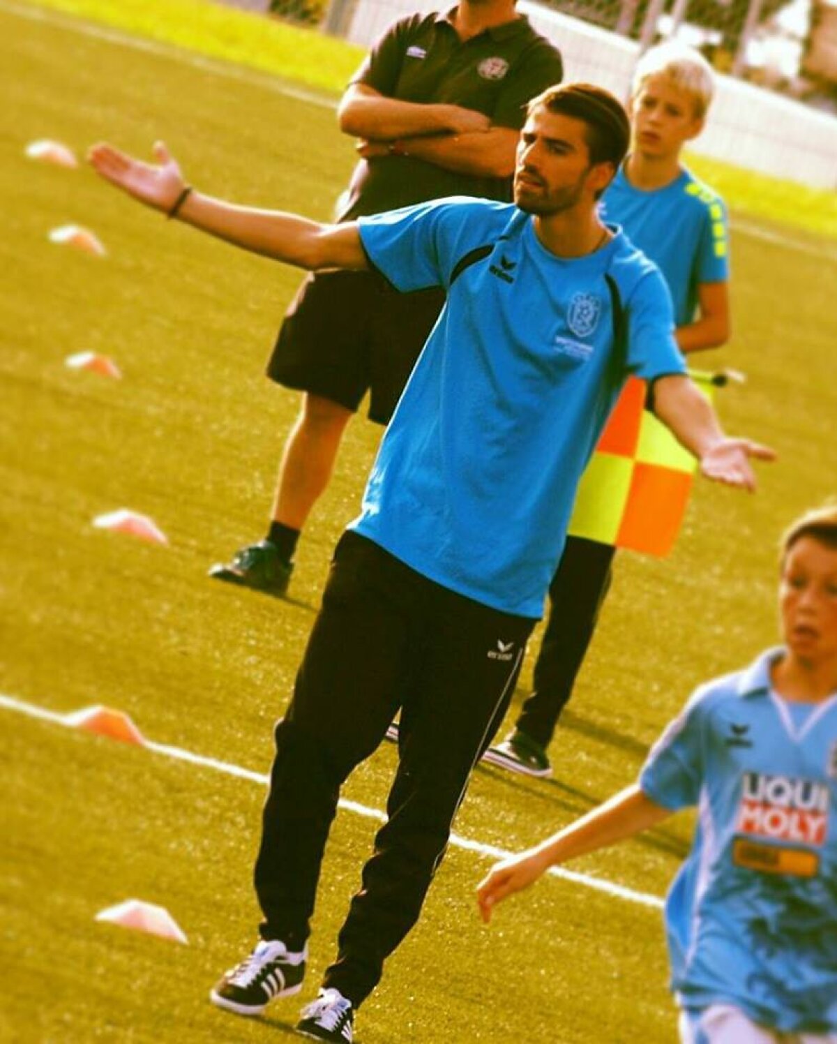 EXCLUSIV Povestea impresionantă a unuia dintre cei mai tineri antrenori din lume » Românul care șochează fotbalul la doar 24 de ani: ”Chipciu și Stanciu sunt buni de Belgia, dar atât. Avem un singur fotbalist capabil cu adevărat, dar e indolent”