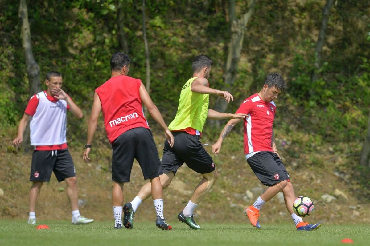 CORESPONDENȚĂ GSP DIN SLOVENIA // FOTO Dinamo își umflă mușchii » Javi Reyes i-a luat tare pe "câini" » Doi jucători au acuzat probleme