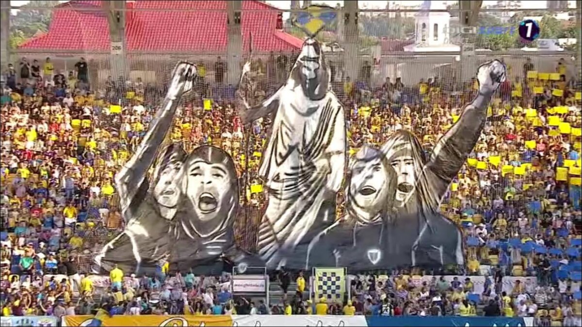 VIDEO+FOTO Imagini ULUITOARE din Liga a 4-a: peste 13.000 de oameni și coregrafii 3D spectaculoase la meciul care a adus promovarea Petrolului în Liga a 3-a 