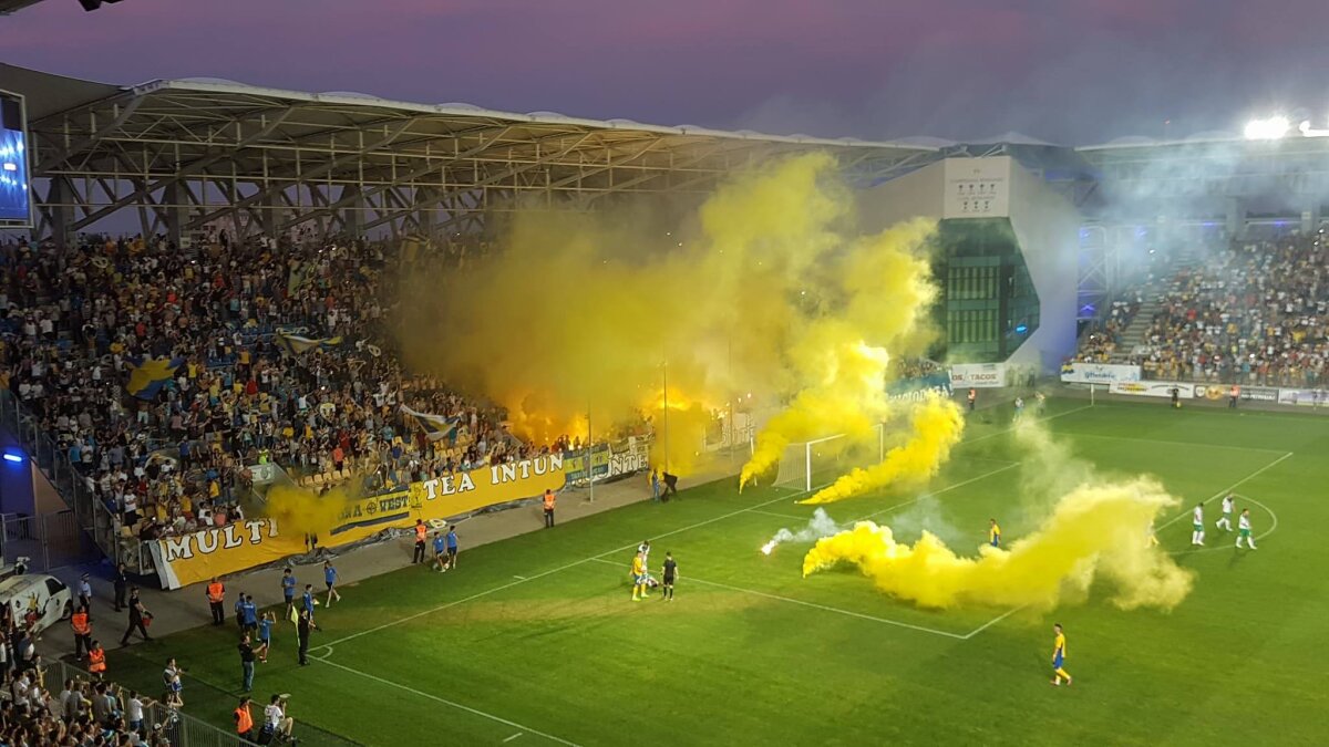 VIDEO+FOTO Imagini ULUITOARE din Liga a 4-a: peste 13.000 de oameni și coregrafii 3D spectaculoase la meciul care a adus promovarea Petrolului în Liga a 3-a 