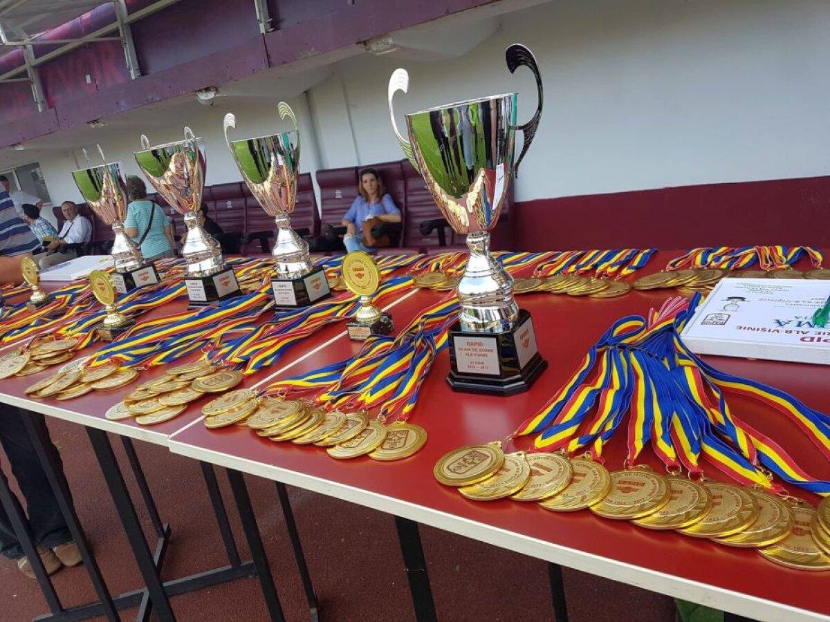 VIDEO+FOTO » Adio, bătrâne! Ultimele meciuri pe Giulești, înainte de demolare: Rapid a câștigat patrulaterul de gală, în fața a 3.000 de suporteri