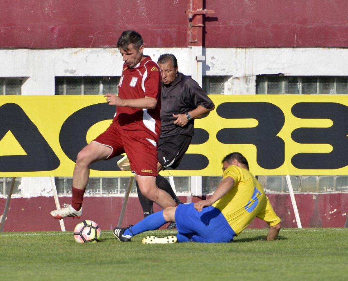 VIDEO+FOTO » Adio, bătrâne! Ultimele meciuri pe Giulești, înainte de demolare: Rapid a câștigat patrulaterul de gală, în fața a 3.000 de suporteri