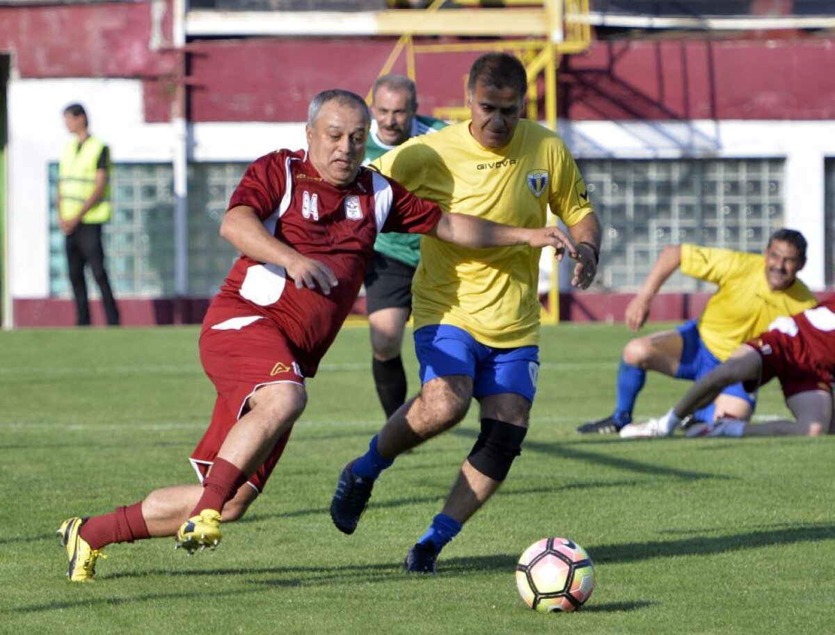 VIDEO+FOTO » Adio, bătrâne! Ultimele meciuri pe Giulești, înainte de demolare: Rapid a câștigat patrulaterul de gală, în fața a 3.000 de suporteri