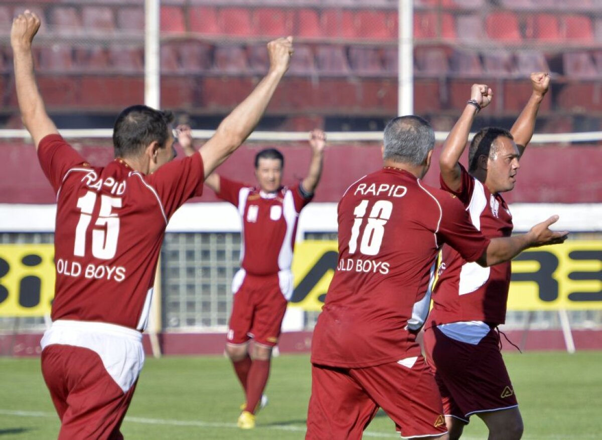 VIDEO+FOTO » Adio, bătrâne! Ultimele meciuri pe Giulești, înainte de demolare: Rapid a câștigat patrulaterul de gală, în fața a 3.000 de suporteri