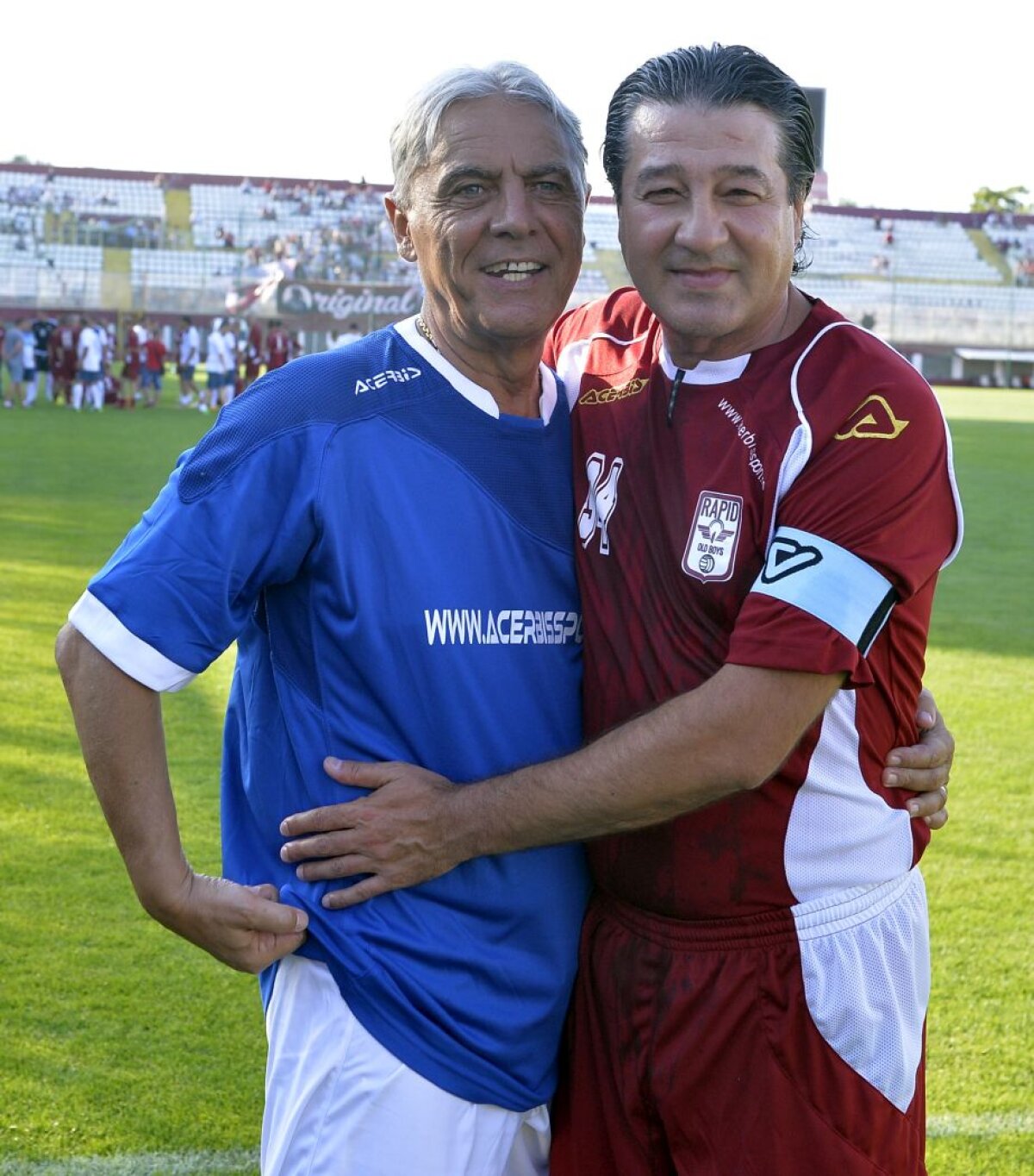 VIDEO+FOTO » Adio, bătrâne! Ultimele meciuri pe Giulești, înainte de demolare: Rapid a câștigat patrulaterul de gală, în fața a 3.000 de suporteri