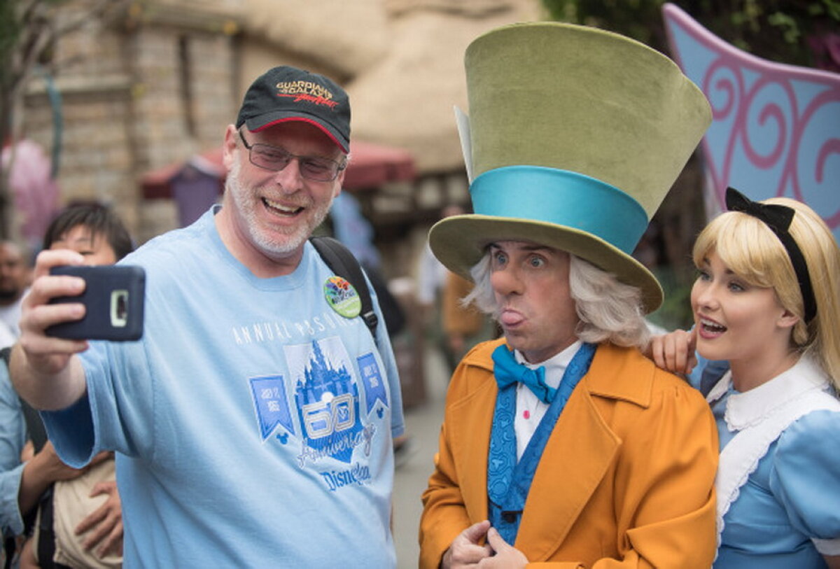 VIDEO & GALERIE FOTO Un californian a mers la Disneyland 2.000 de zile la rând!