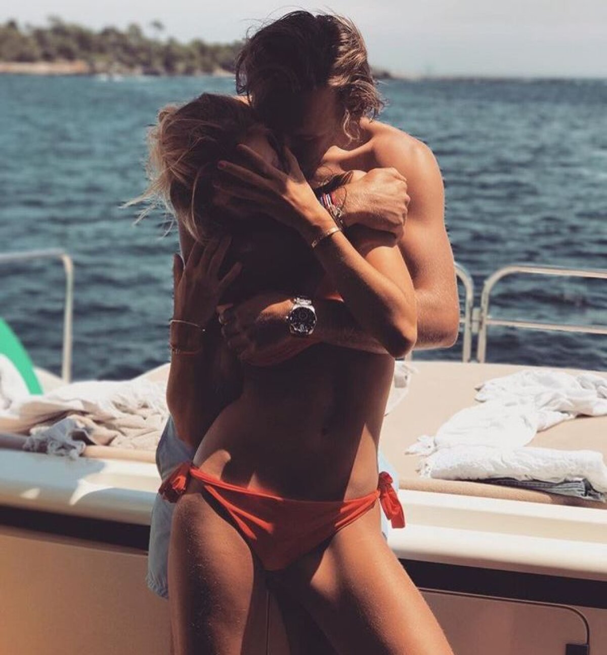 GALERIE FOTO De la Cannes la Londra » Un jucător din TOP 15 ATP, poze fierbinți cu iubita din vacanță 