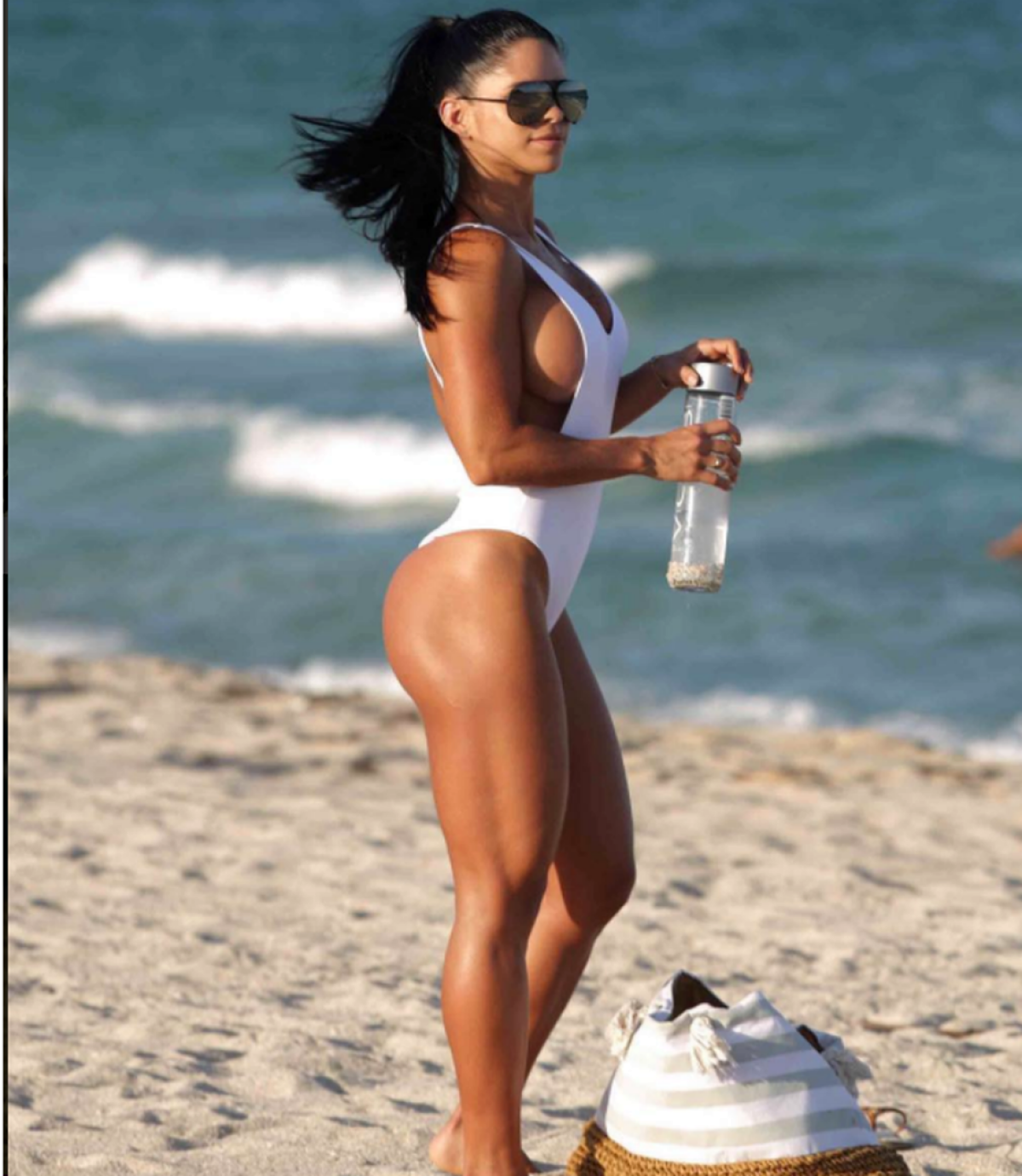 GALERIE FOTO Muza fitness-ului » Michelle Lewin și-a pus pe jar fanii de pe rețelele de socializare