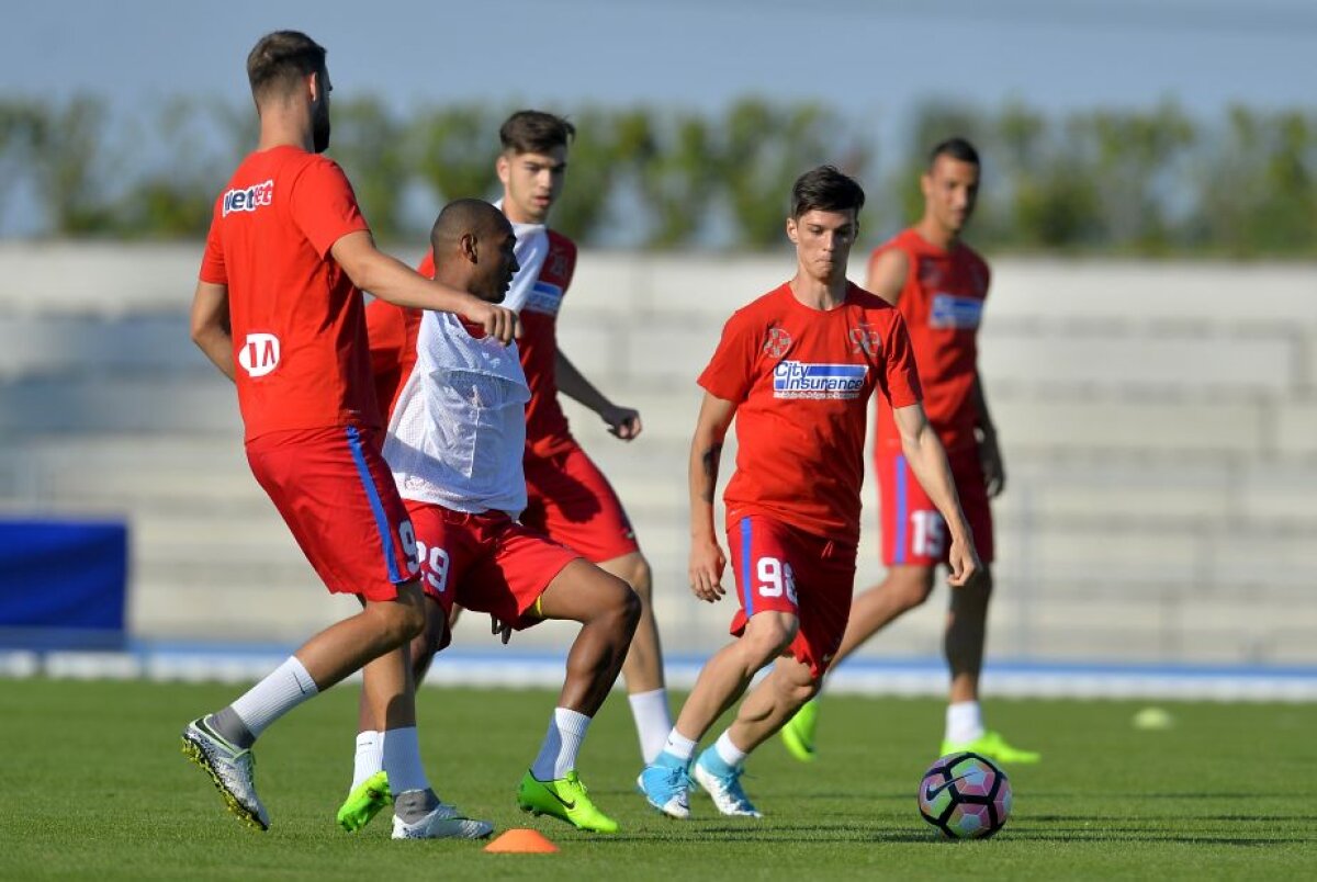 VIDEO + FOTO I-au "încărcat" » Succes categoric pentru roș-albaștri în primul test al verii: 7-0, "dublă" la debut pentru Budescu