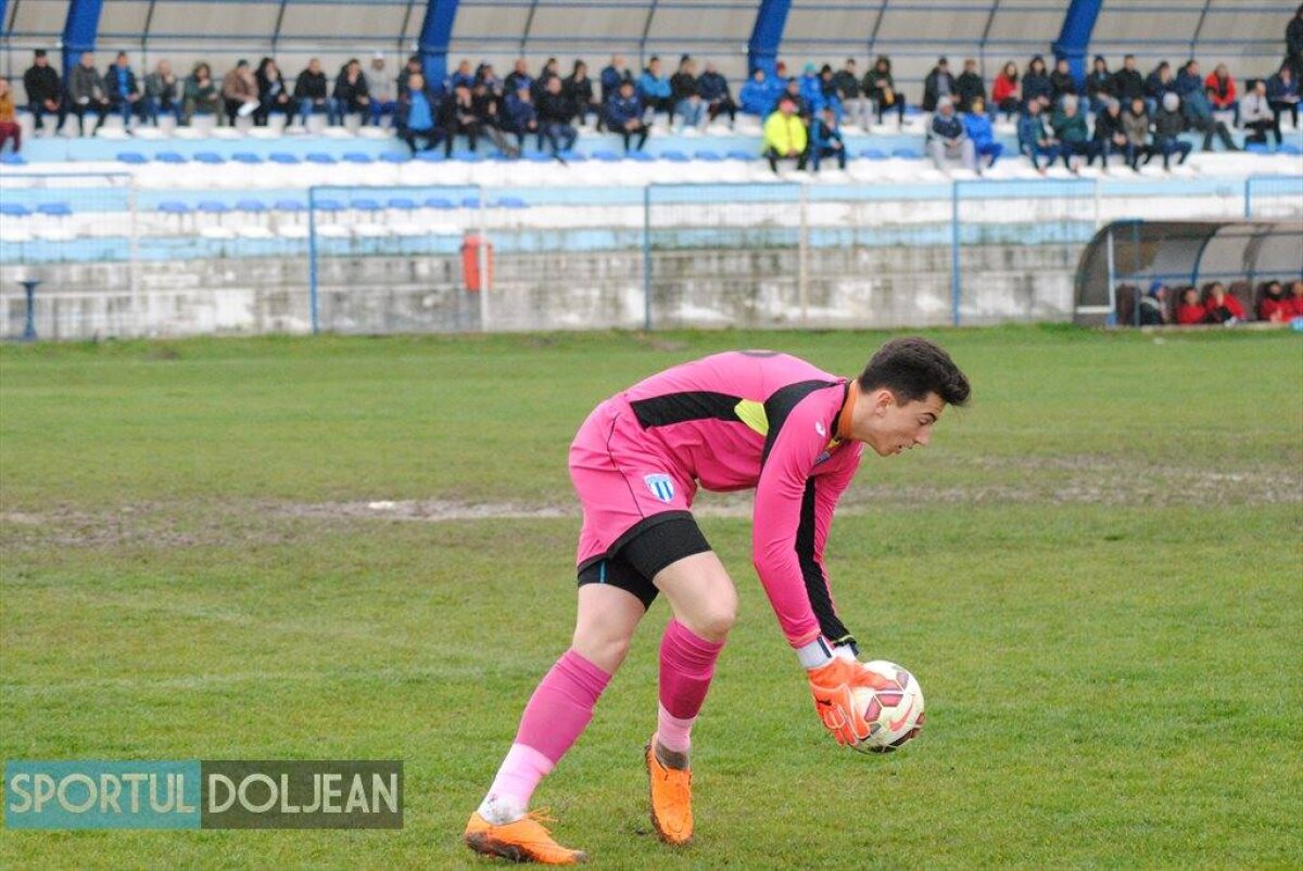 EXCLUSIV Cine e Andrei Vlad, portarul rebel care le-a învrăjbit pe CS U și FCSB, alegând o suspendare enormă decât să mai stea la Craiova + Reacția lui Becali: "Nu risc nici pentru Iașin!"