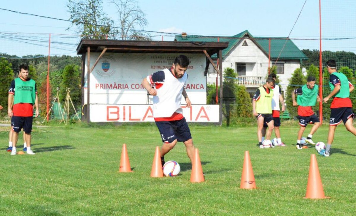 VIDEO + FOTO O zi în cantonamentul naționalei fără contract » Imagini de la antrenamente, ședințe tehnice și recuperare! Cum se pregătesc fotbaliștii care își caută echipă 