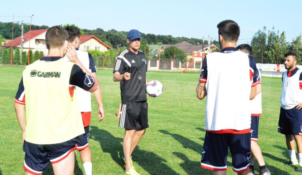 VIDEO + FOTO O zi în cantonamentul naționalei fără contract » Imagini de la antrenamente, ședințe tehnice și recuperare! Cum se pregătesc fotbaliștii care își caută echipă 