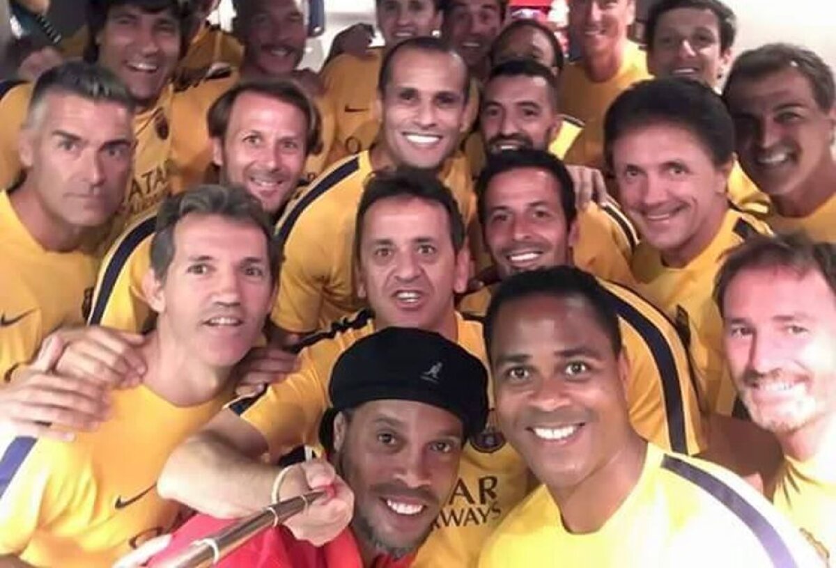 VIDEO + FOTO Spectacol TOTAL » Două faze geniale în Barcelona - Manchester United! Ronaldinho și Rivaldo l-au șocat pe Gică Popescu