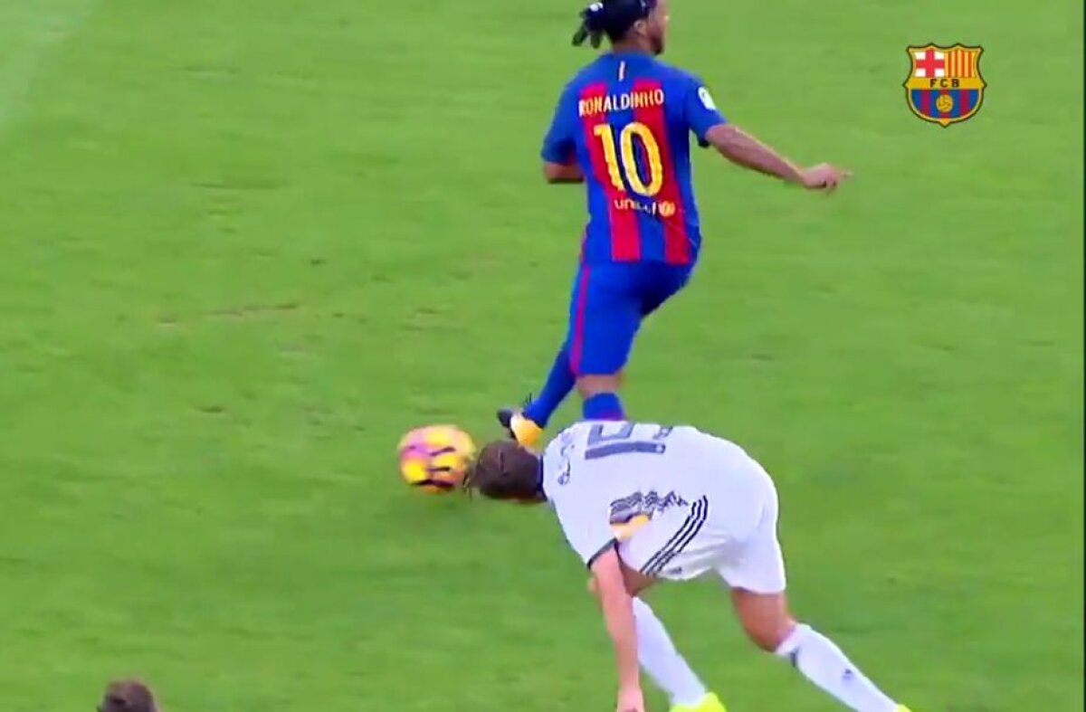 VIDEO + FOTO Spectacol TOTAL » Două faze geniale în Barcelona - Manchester United! Ronaldinho și Rivaldo l-au șocat pe Gică Popescu