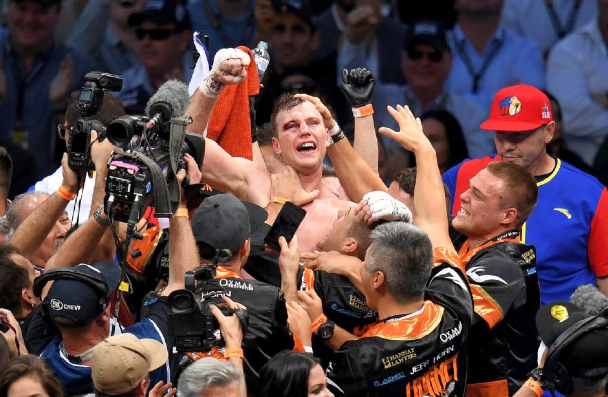 VIDEO + FOTO Șoc în box! Pacquiao, învins de un fost profesor » Filipinezul și-a pierdut centura WBO după un meci controversat