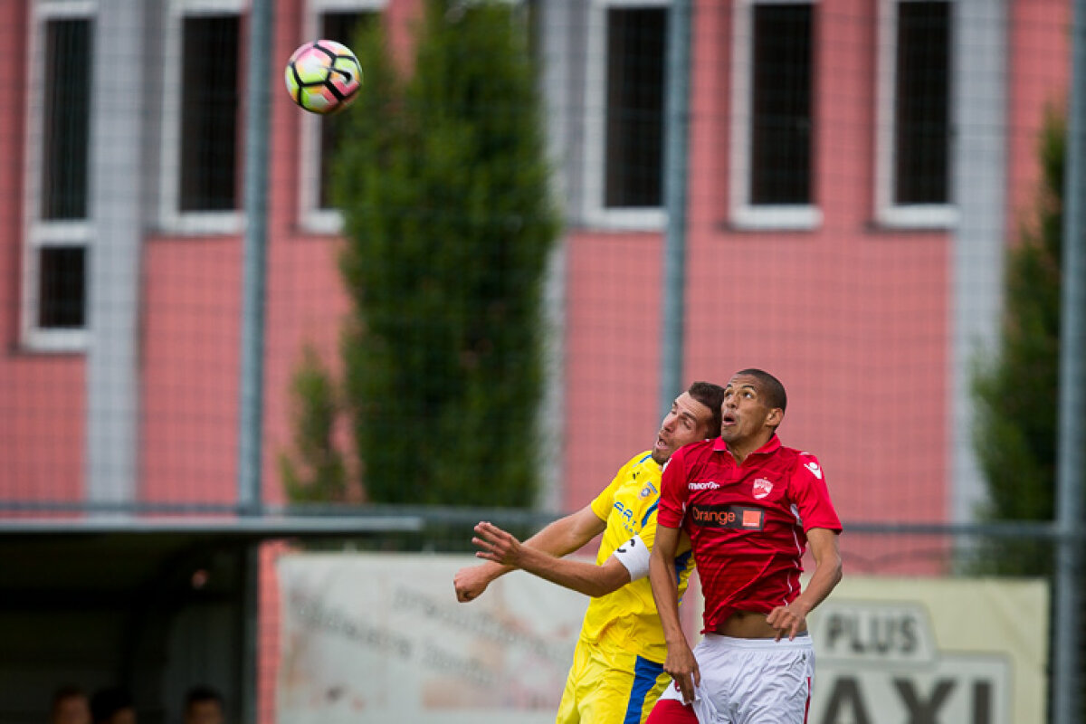 FOTO Dinamo învinge NK Domzale, într-un meci cu 5 goluri! Rivaldinho a adus victoria "câinilor", 3-2