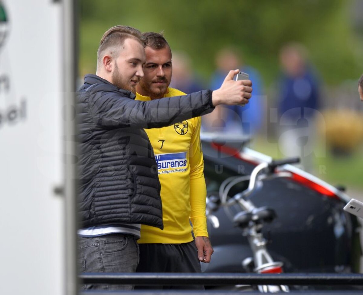 VIDEO+FOTO Iubiți și la 2.000 km de casă » Superatmosferă făcută de românii din Olanda la meciul lui FCSB