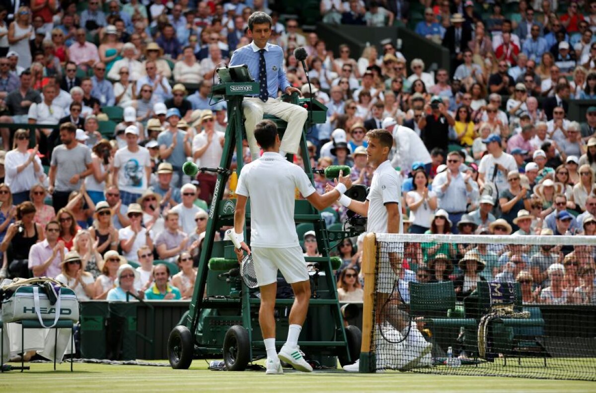 FOTO Wimbledon, ziua 2 » Scenarii identice pentru Djokovici şi Federer: au stat pe teren doar 44 de minute