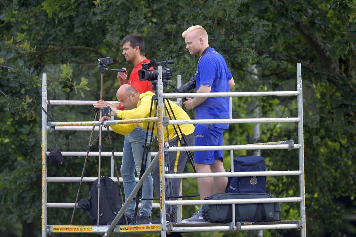 FOTO Spioni în cantonamentul FCSB-ului! Imagini EXCLUSIVE oferite de fotoreporterul GSP » Cine a venit să-i urmărească pe steliști 