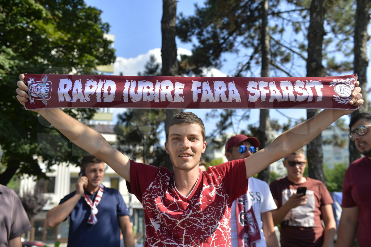 VIDEO + FOTO Prima întâlnire dintre primarul Tudorache și fanii Rapidului! Ce s-a întâmplat în fața primăriei Sectorului 1