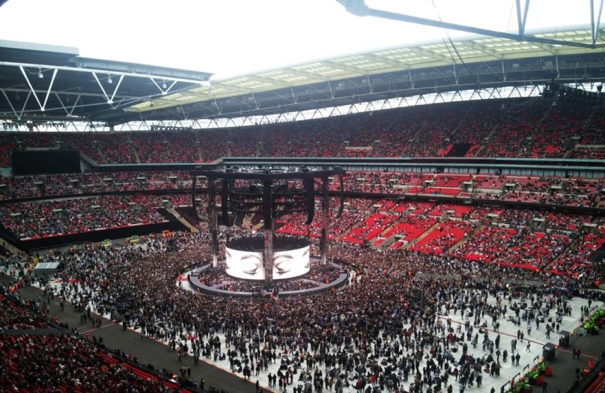 Reportaj la Londra » Cât de eficienți sunt englezii la un eveniment cu asistență record pe Wembley: 98.000 de spectatori!