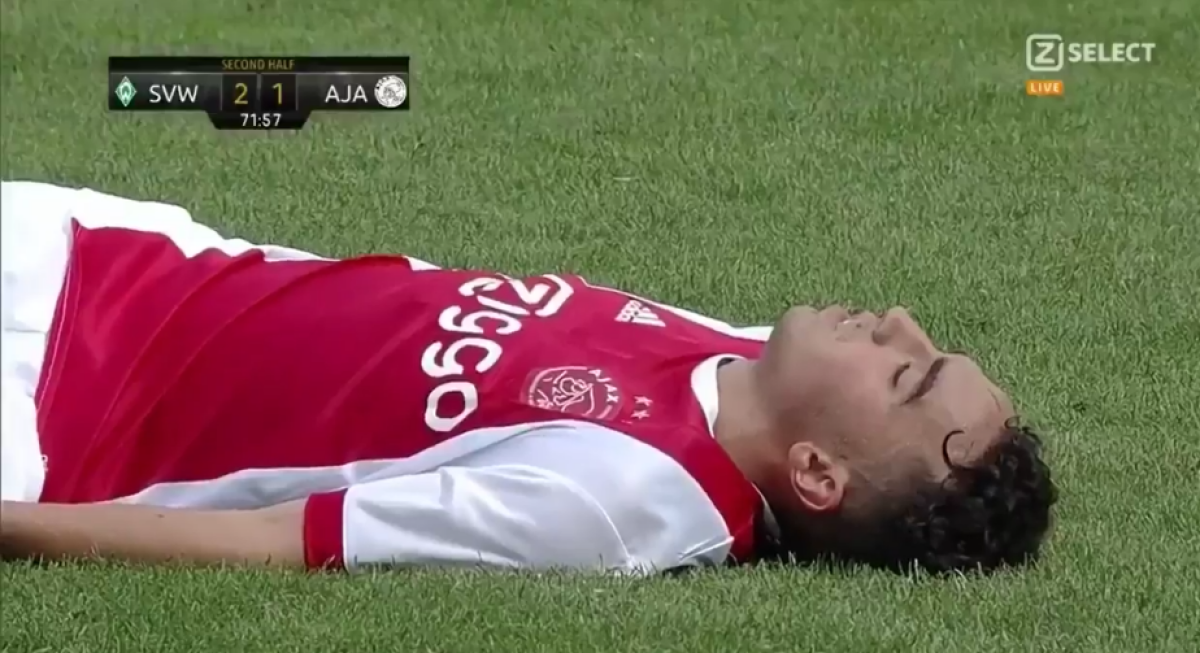 FOTO » Nouri s-a prăbușit pe gazon și a fost dus cu elicopterul la spital! Jucătorul e în comă indusă!