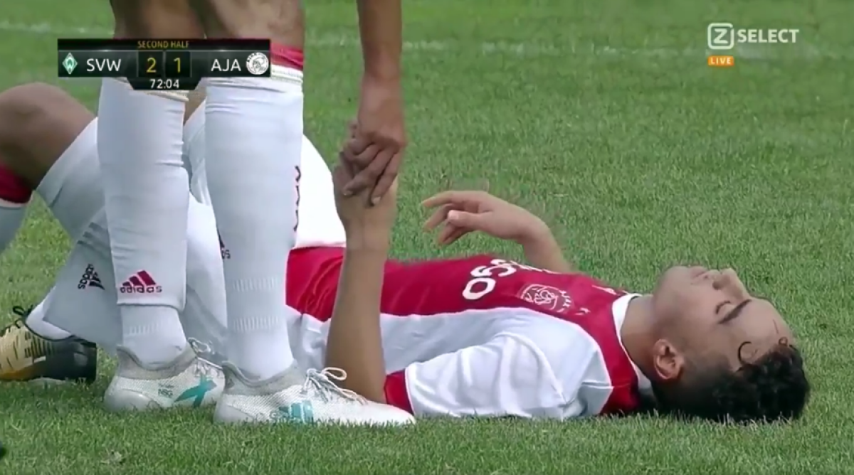 FOTO » Nouri s-a prăbușit pe gazon și a fost dus cu elicopterul la spital! Jucătorul e în comă indusă!