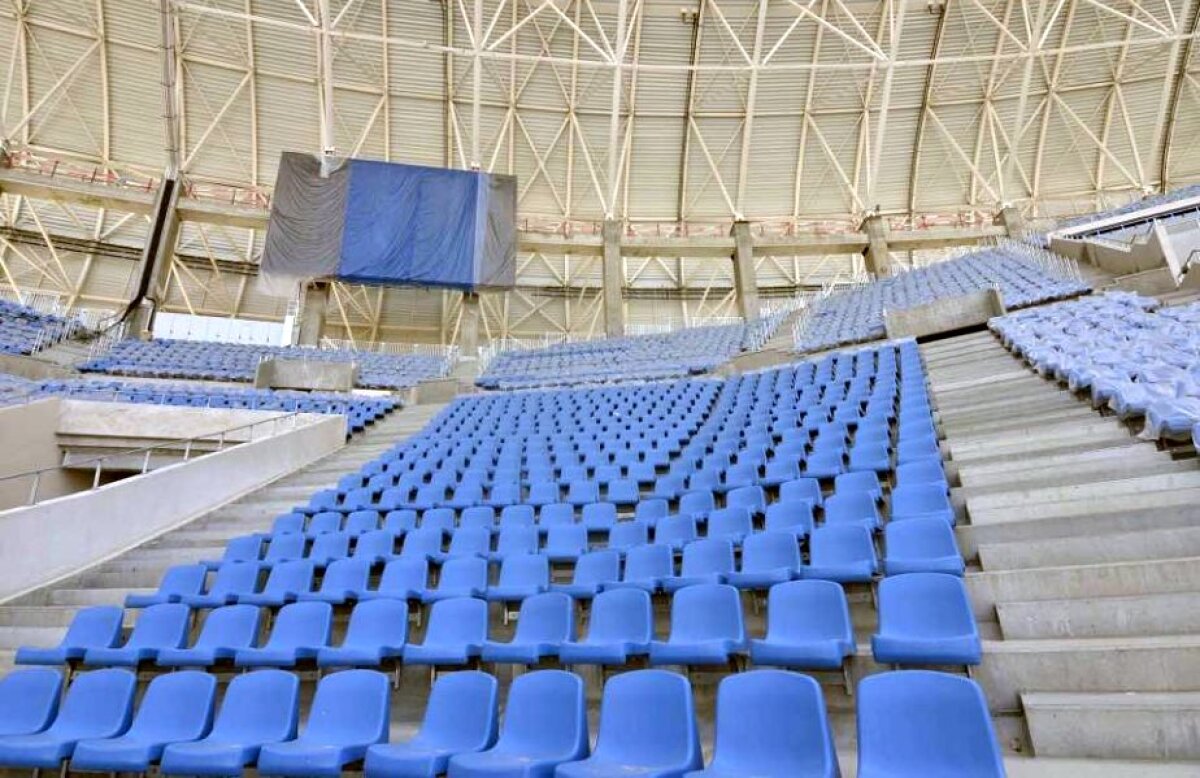 FOTO Imagini spectaculoase de pe noua arenă din Bănie » Stadionul arată superb și în interior
