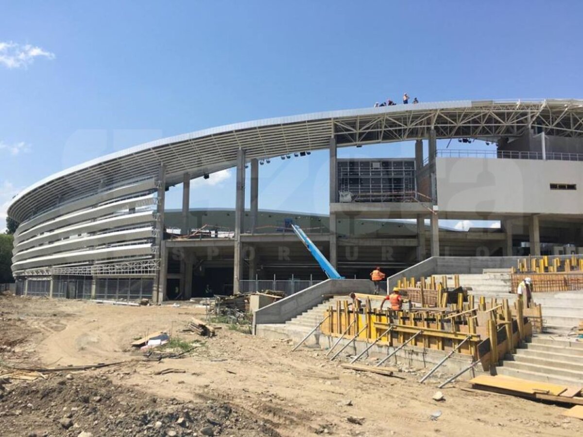 EXCLUSIV VIDEO + FOTO Noi imagini de la unul dintre stadioanele care se construiesc în România! Se pun la punct ultimele detalii la exterior 