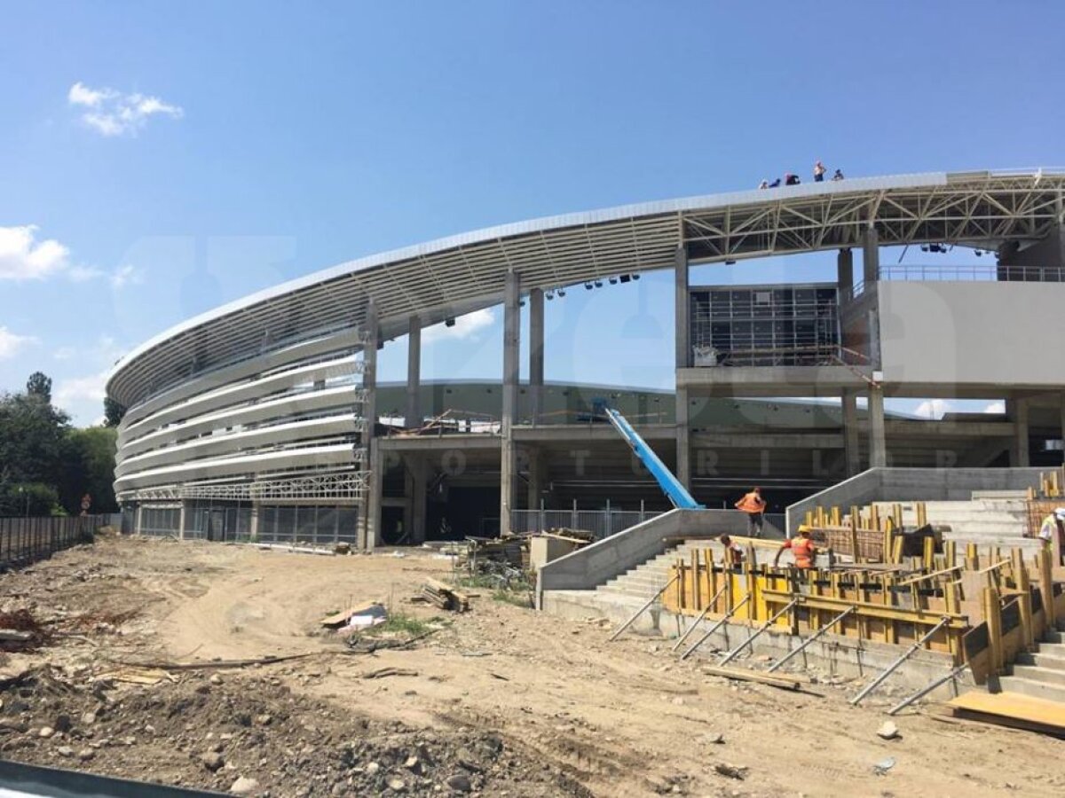 EXCLUSIV VIDEO + FOTO Noi imagini de la unul dintre stadioanele care se construiesc în România! Se pun la punct ultimele detalii la exterior 