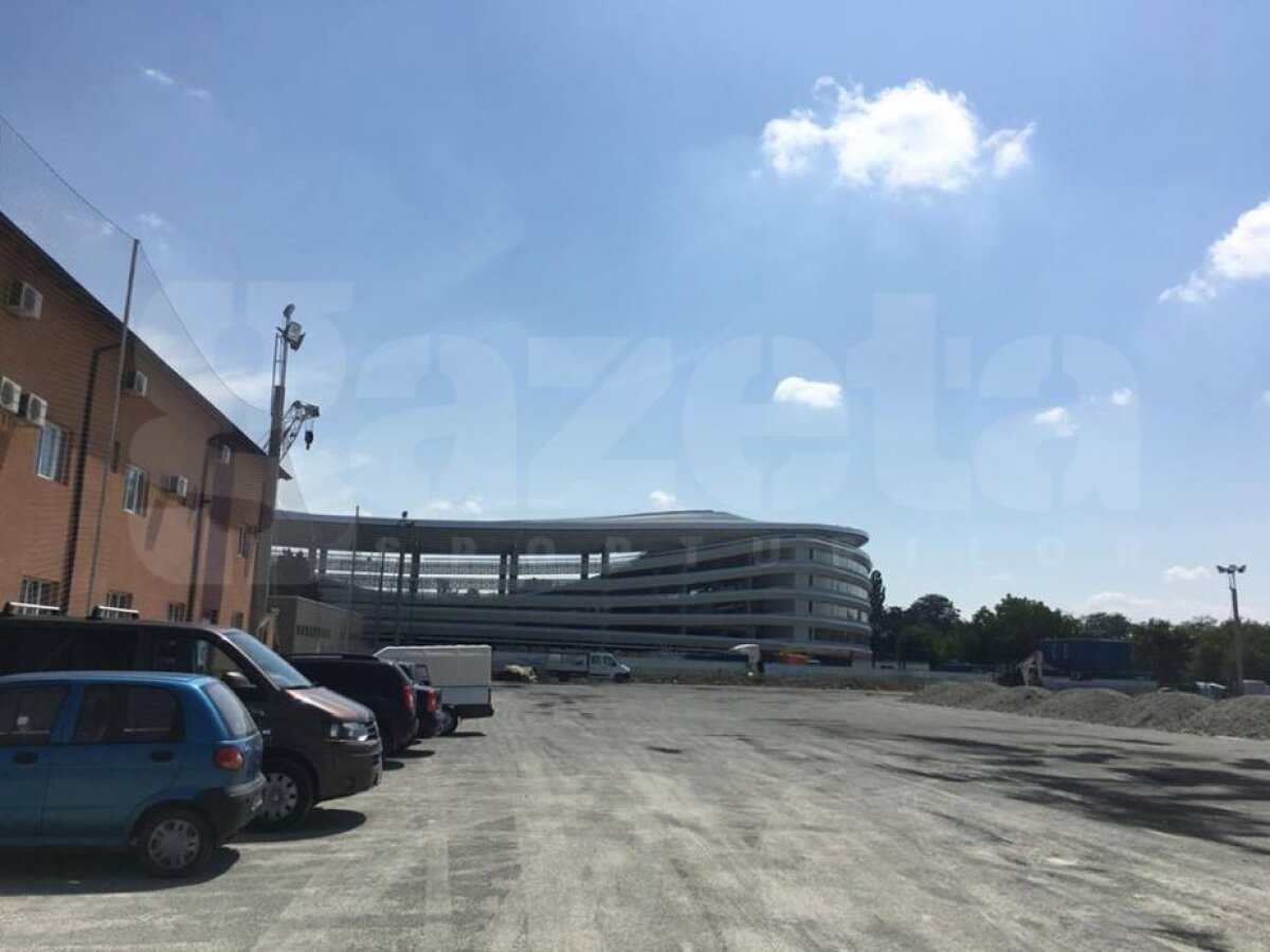 EXCLUSIV VIDEO + FOTO Noi imagini de la unul dintre stadioanele care se construiesc în România! Se pun la punct ultimele detalii la exterior 
