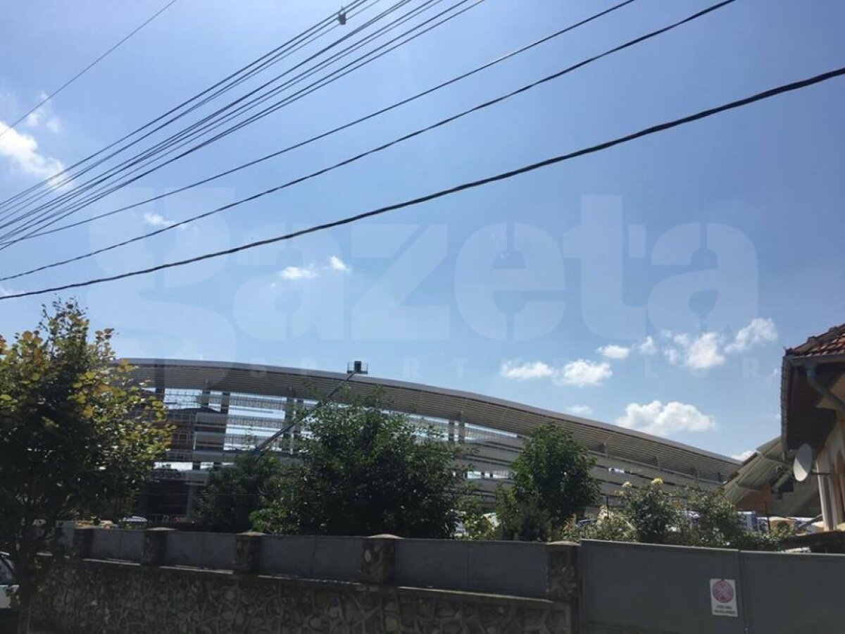 EXCLUSIV VIDEO + FOTO Noi imagini de la unul dintre stadioanele care se construiesc în România! Se pun la punct ultimele detalii la exterior 