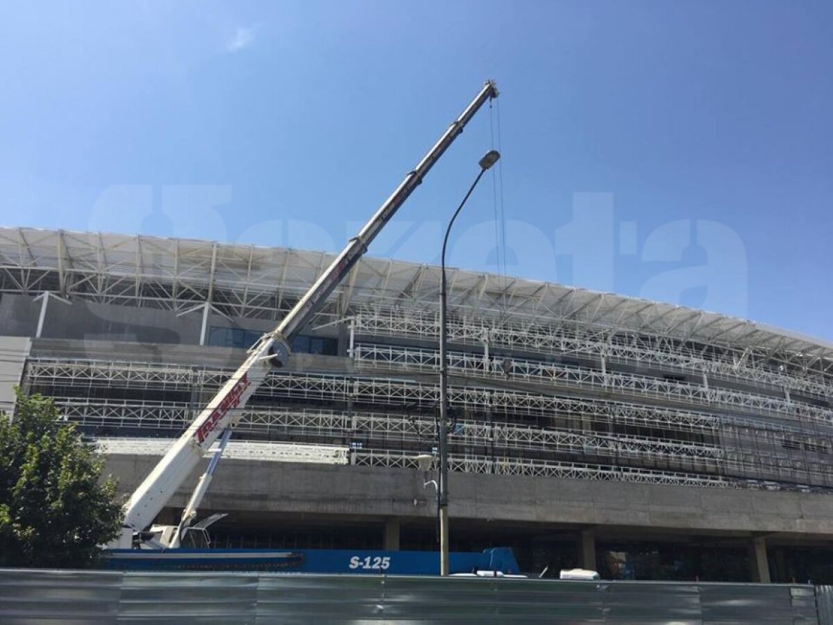 EXCLUSIV VIDEO + FOTO Noi imagini de la unul dintre stadioanele care se construiesc în România! Se pun la punct ultimele detalii la exterior 