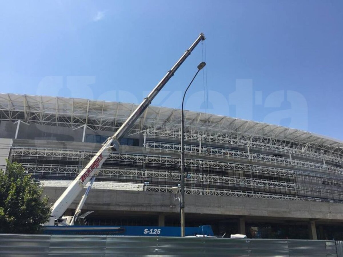 EXCLUSIV VIDEO + FOTO Noi imagini de la unul dintre stadioanele care se construiesc în România! Se pun la punct ultimele detalii la exterior 
