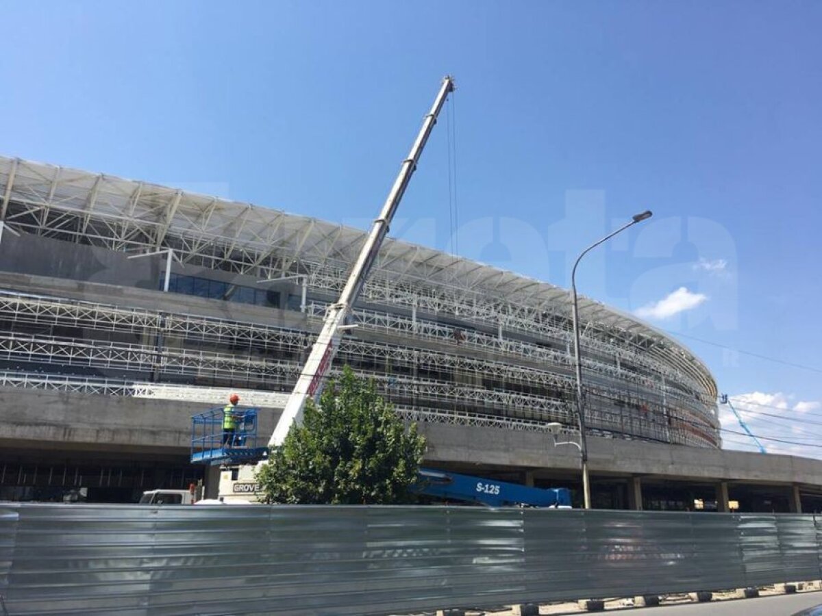 EXCLUSIV VIDEO + FOTO Noi imagini de la unul dintre stadioanele care se construiesc în România! Se pun la punct ultimele detalii la exterior 