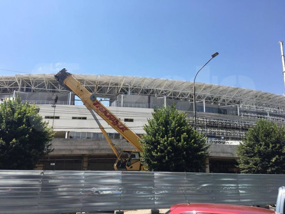 EXCLUSIV VIDEO + FOTO Noi imagini de la unul dintre stadioanele care se construiesc în România! Se pun la punct ultimele detalii la exterior 