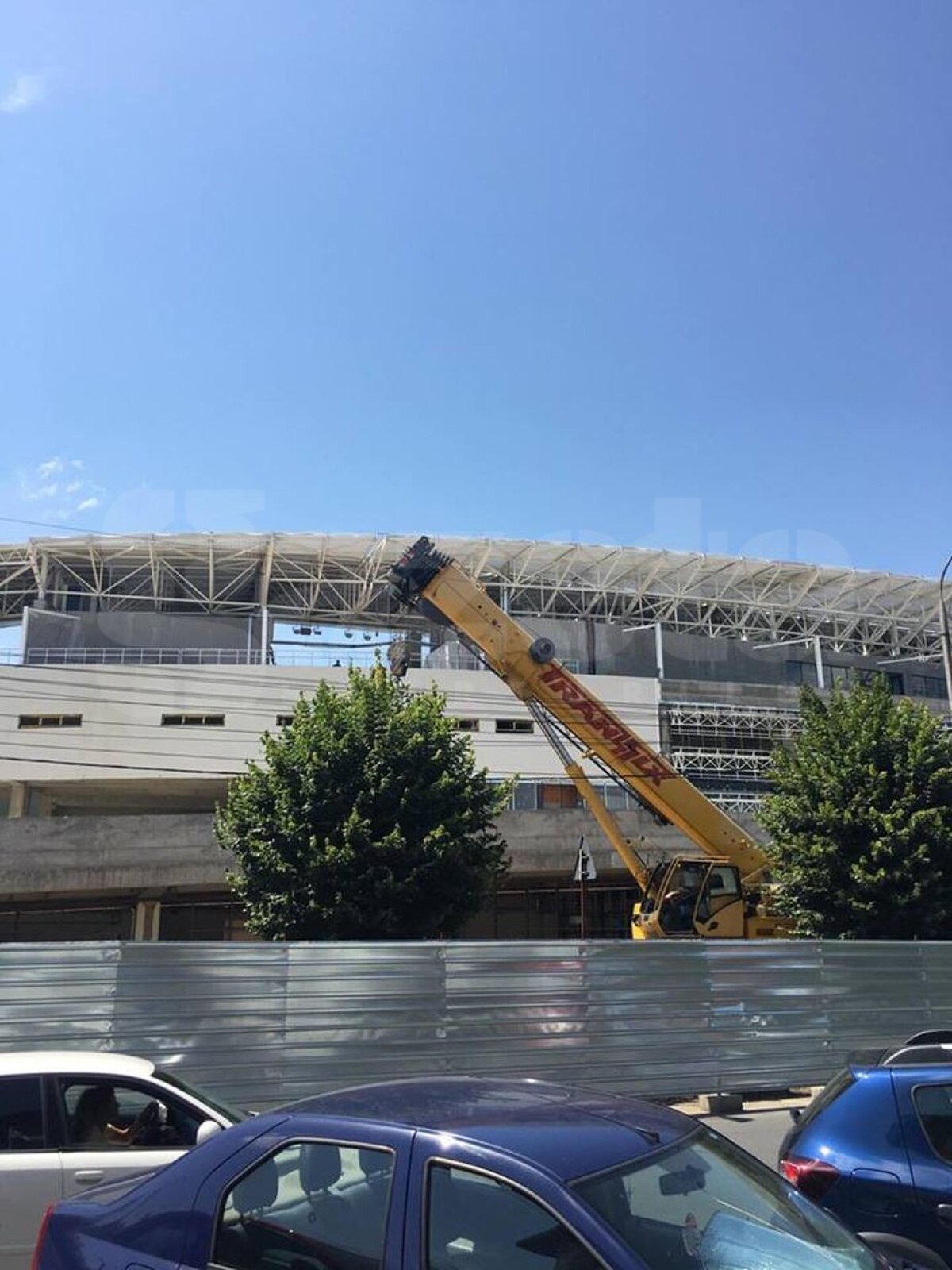 EXCLUSIV VIDEO + FOTO Noi imagini de la unul dintre stadioanele care se construiesc în România! Se pun la punct ultimele detalii la exterior 