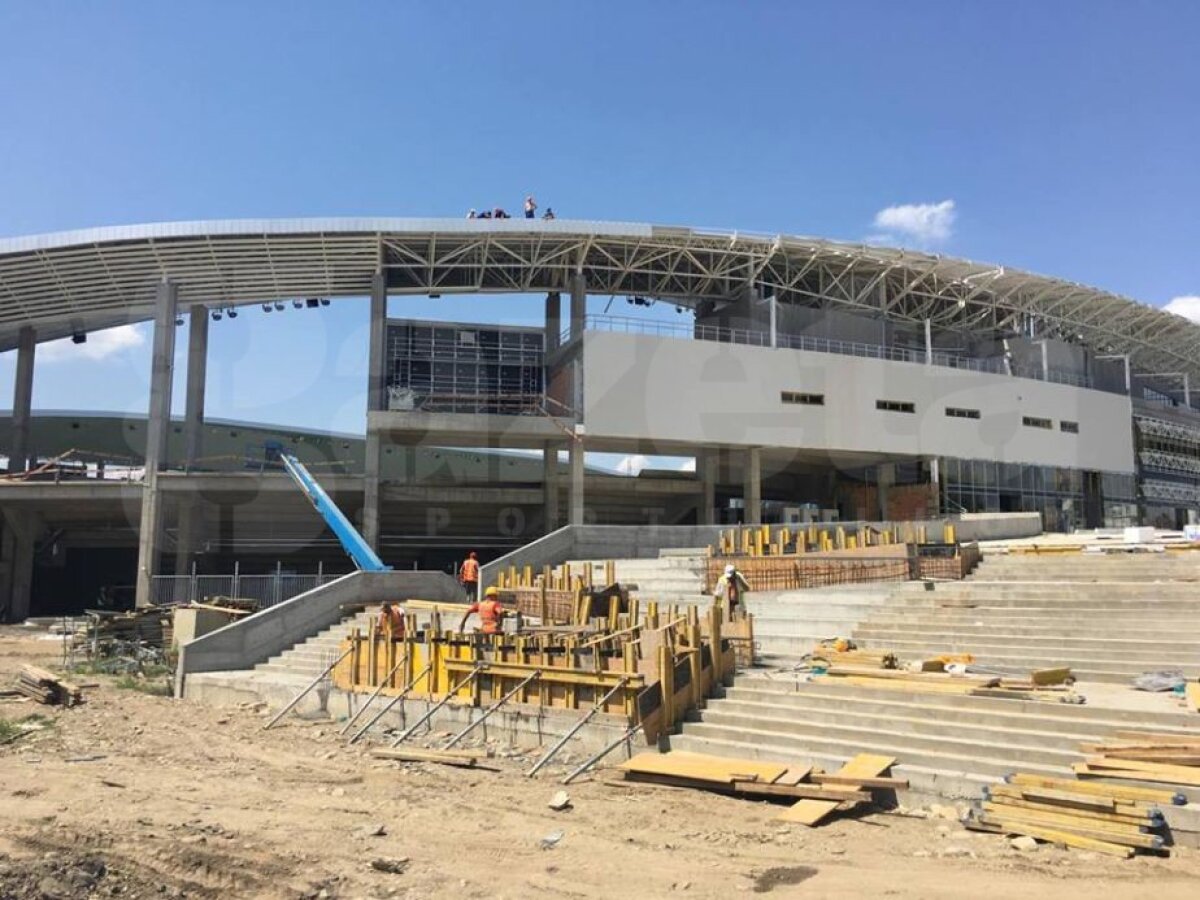 EXCLUSIV VIDEO + FOTO Noi imagini de la unul dintre stadioanele care se construiesc în România! Se pun la punct ultimele detalii la exterior 