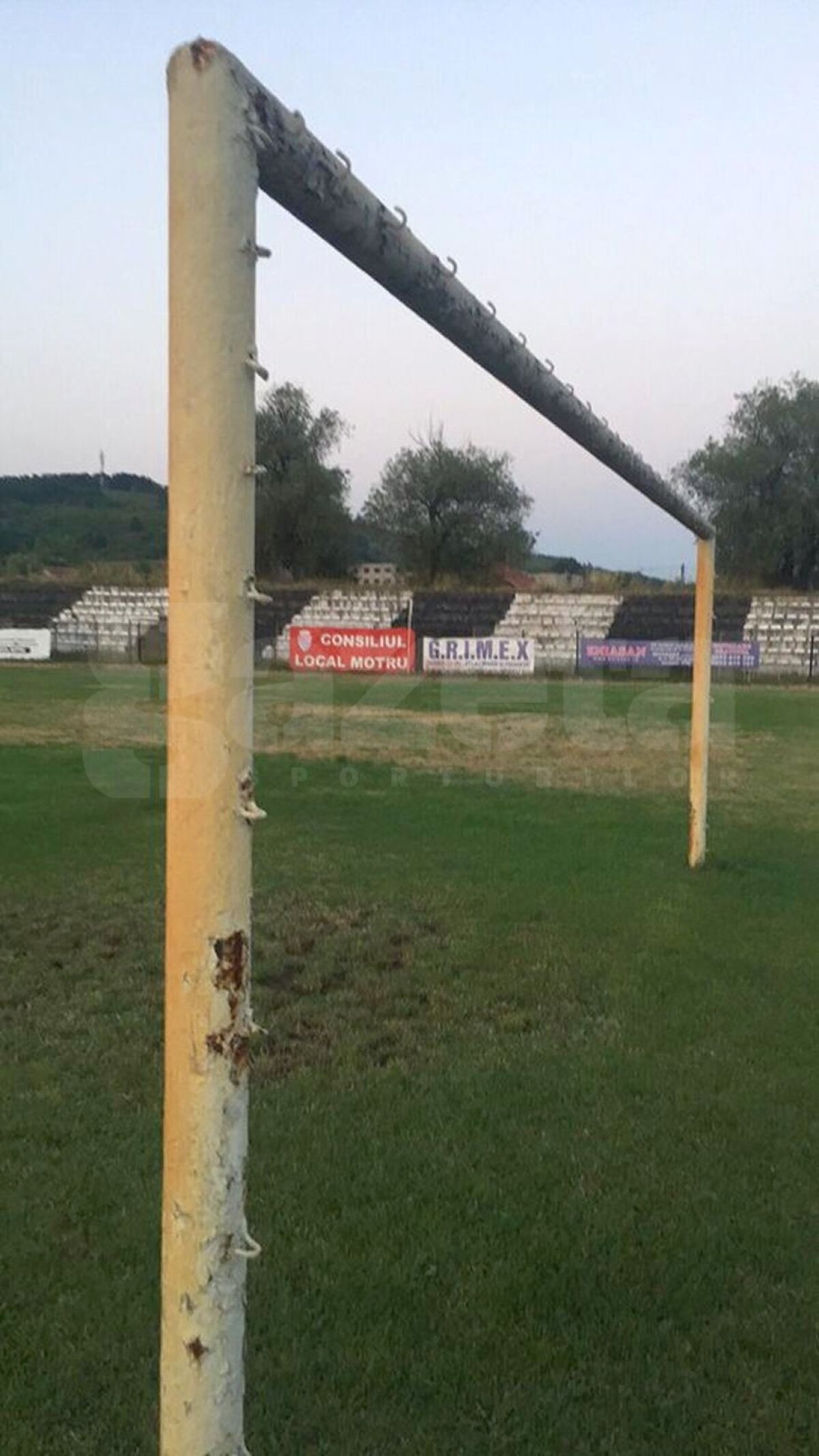 EXCLUSIV VIDEO + FOTO Pandurii se mută la Motru pentru meciurile din Liga a 2-a, dar stadionul e în paragină! Conducerea clubului dă asigurări: "Cosmetizăm arena până începe sezonul"