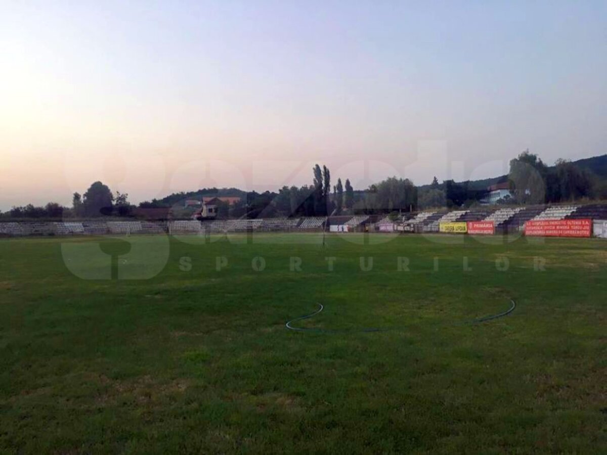 EXCLUSIV VIDEO + FOTO Pandurii se mută la Motru pentru meciurile din Liga a 2-a, dar stadionul e în paragină! Conducerea clubului dă asigurări: "Cosmetizăm arena până începe sezonul"