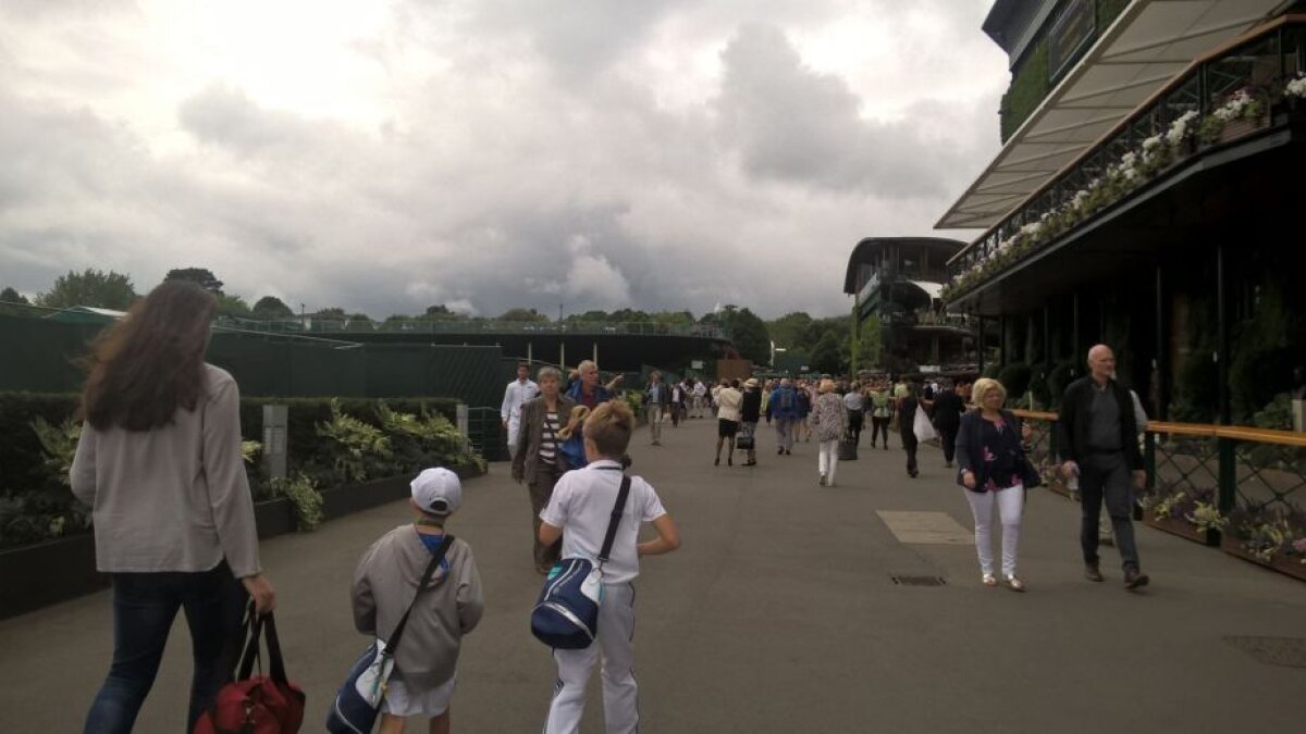 SIMONA HALEP vs. JOHANNA KONTA. VIDEO și FOTO » Corespondență de la Londra » Welcome to Wimbledon! Reportaj înaintea unui meci în care Simona Halep poate scrie istorie