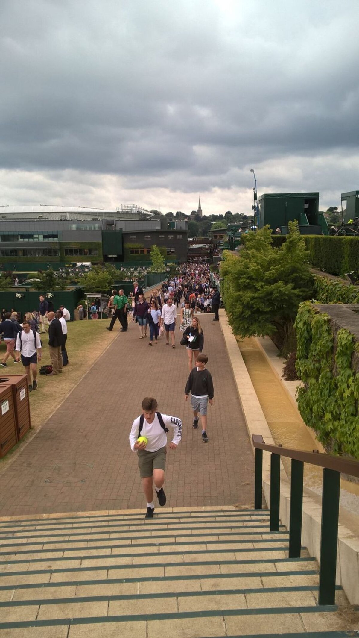 SIMONA HALEP vs. JOHANNA KONTA. VIDEO și FOTO » Corespondență de la Londra » Welcome to Wimbledon! Reportaj înaintea unui meci în care Simona Halep poate scrie istorie