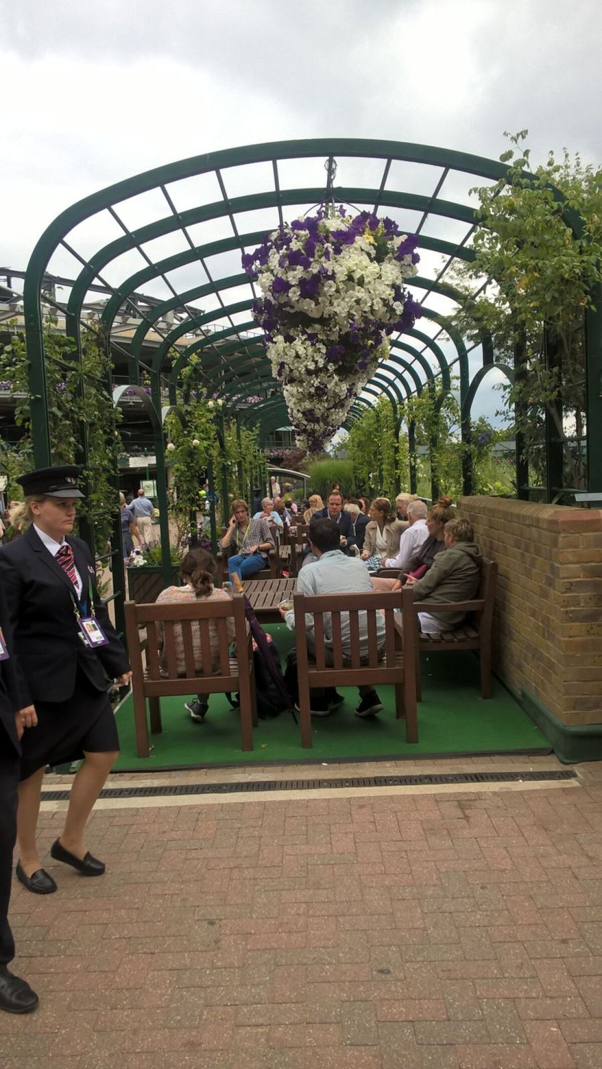 SIMONA HALEP vs. JOHANNA KONTA. VIDEO și FOTO » Corespondență de la Londra » Welcome to Wimbledon! Reportaj înaintea unui meci în care Simona Halep poate scrie istorie